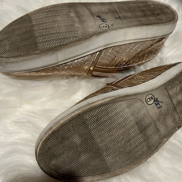 Express Sneakers - Picture 4 of 7